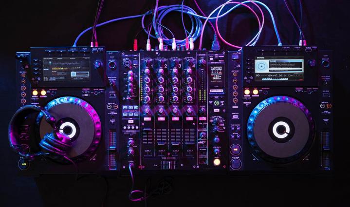 DJ pour les entreprises à Saint-Étienne